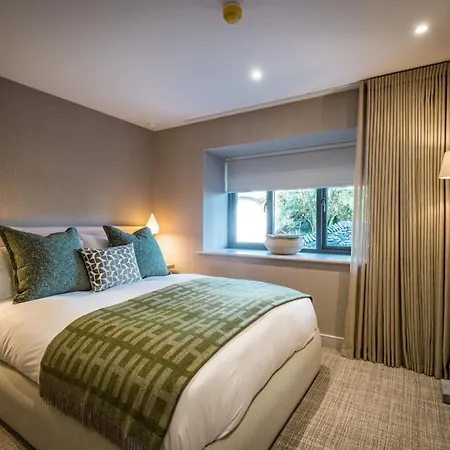 펜션 Hollybush Barn At The Heaning Estate