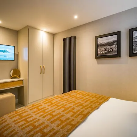 Hollybush Barn At The Heaning Estate