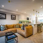 Vakantiehuis Hollybush Barn At The Heaning Estate *